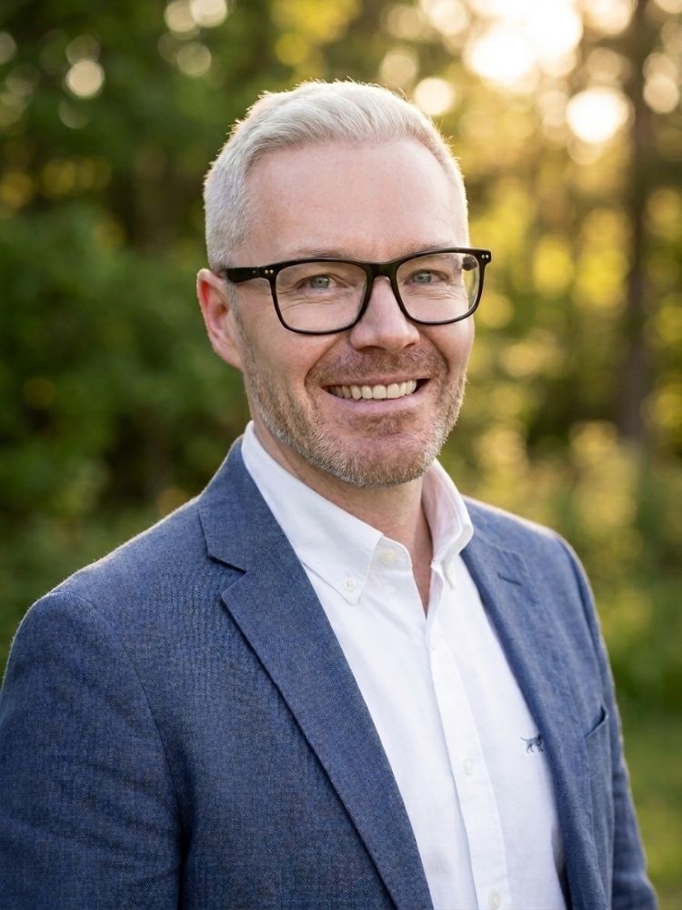 Neil Lucas